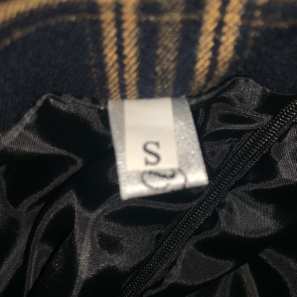 skirt - Picture 2 of 2